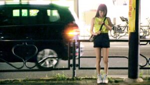 【22歳エロBODY】ヤリ逃げされて御立腹の女子大生りかちゃん。溜まった性欲をぶちまける「すんげぇ潮吹き」に悶絶必至！