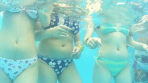 【流出】底辺YouTuberゆいながマッパで大暴走！水着を脱ぎ捨てたココナッツ愛液とスパンキング悶絶