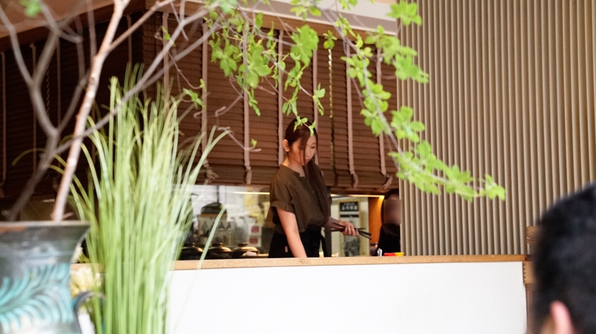 【看板娘シリーズ】高級もつ鍋屋の20歳・リカちゃんをアポなしスカウト⇒そのまま撮影へ