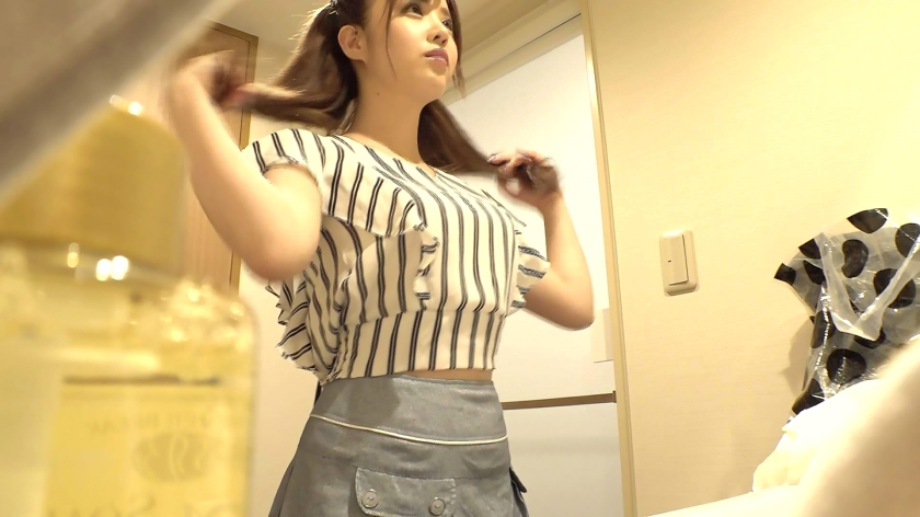 常にカメラ目線で誘惑…意識高めなパイパンアイドルみみぶるー。中出し解禁のピュアハメ密着セックス