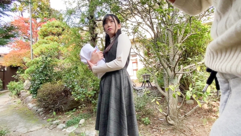 清楚なスレンダー美女を温泉で略奪。彼氏の目の前で禁断の中出し野外ハメ