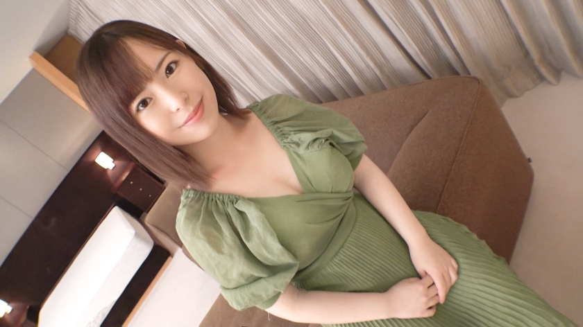 「気持ちよければ何でもいい」清楚な美術館員りこ（22歳）の裏の顔。重量級Hカップが揺れる初撮り素人