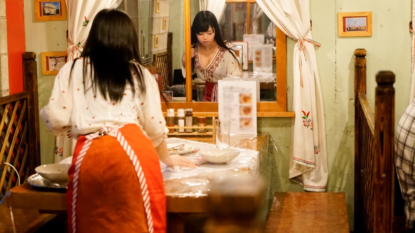 【港区の奇跡】ハンガリー料理店の18歳看板娘が神ボディ！伝説のガチ交渉