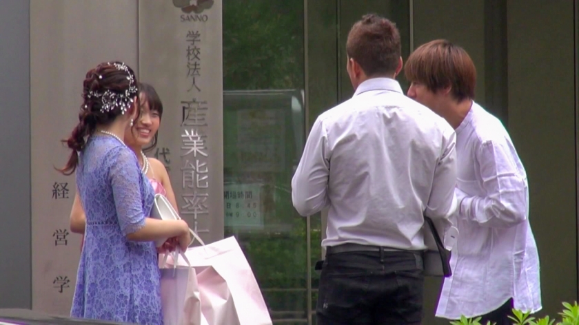 出版社勤務の完璧女子が結婚式後に豹変！同級生に見られながら狂ったように腰を振る中出し公開セックス